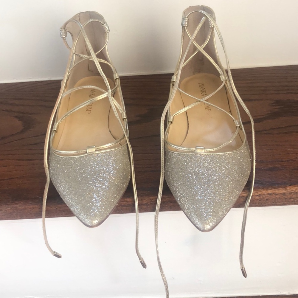 Ivanka Trump Pointed toe tie-up flats